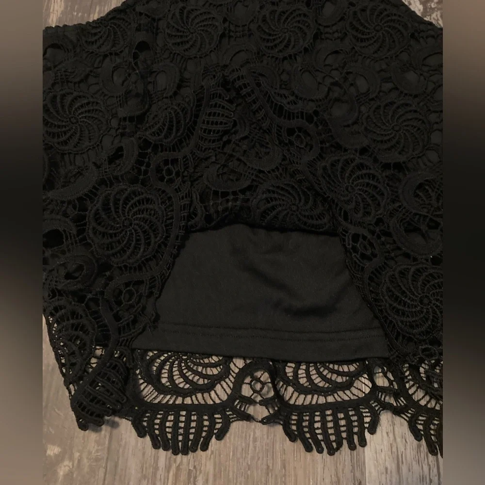 Ultra Pink Embroidered Lace tank top - Picture 14 of 14